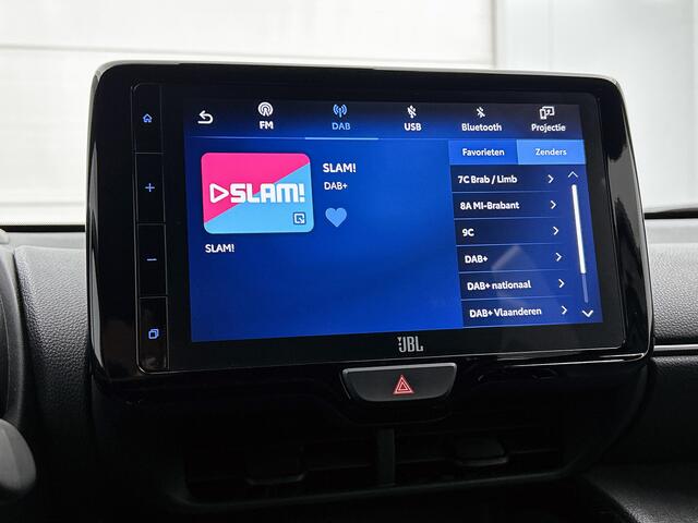 Toyota YARIS Cross 1.5 Hybrid GR Sport | JBL | Head-Up Display | Dodehoek Detectie | LED Matrix | Stoel+Stuurverwarming | Elektrische achterklep | Parkeersensoren voor+achter |