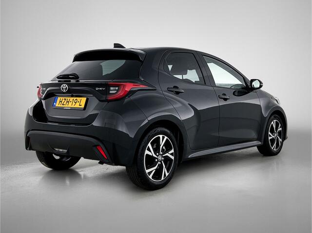 Toyota YARIS 1.5 Hybrid 115 Dynamic Comfort Pack | BTW voertuig | Stoel+stuurverwarming | Dodehoek detectie | Parkeersensoren voor+achter | Draadloze telefoonlader