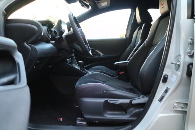 Toyota YARIS 1.5 Hybrid GR Sport | Automaat! | Blindspot | Carplay! |