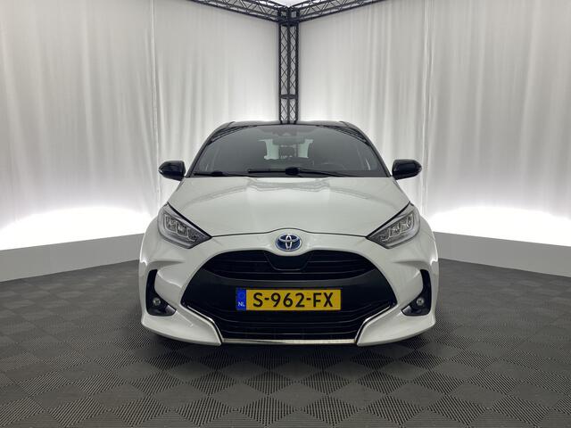 Toyota YARIS 1.5 Hybrid Dynamic Automaat | Trekhaak | CarPlay | Stoelverw. | Camera | 17'' | Parelmoer |