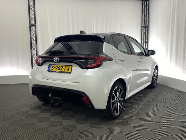 Toyota YARIS 1.5 Hybrid Dynamic Automaat | Trekhaak | CarPlay | Stoelverw. | Camera | 17'' | Parelmoer |