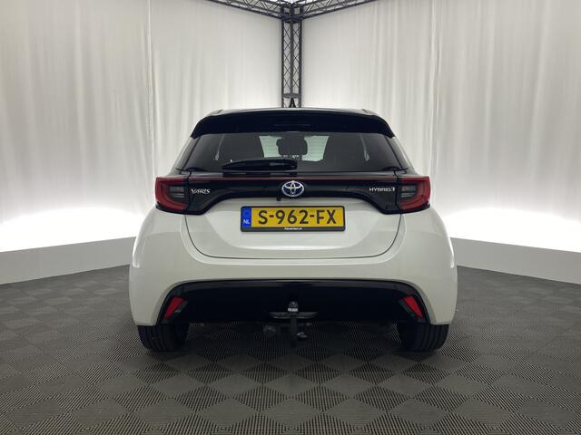 Toyota YARIS 1.5 Hybrid Dynamic Automaat | Trekhaak | CarPlay | Stoelverw. | Camera | 17'' | Parelmoer |
