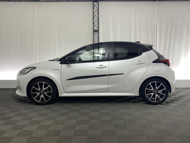 Toyota YARIS 1.5 Hybrid Dynamic Automaat | Trekhaak | CarPlay | Stoelverw. | Camera | 17'' | Parelmoer |
