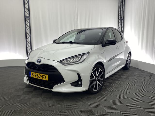 Toyota YARIS 1.5 Hybrid Dynamic Automaat | Trekhaak | CarPlay | Stoelverw. | Camera | 17'' | Parelmoer |