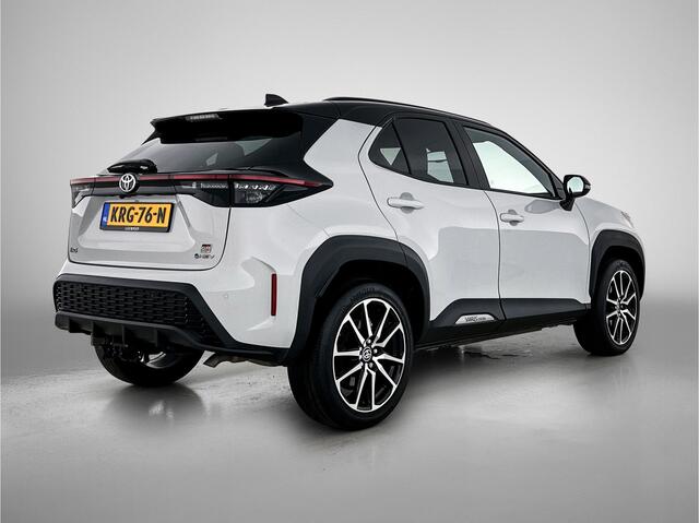 Toyota YARIS Cross 1.5 Hybrid 130 GR Sport | Head-Up Display | Dodehoek detectie | Parkeersensoren voor+achter | Trekhaak afneembaar | Stoelverwarming | Climate control | Cruise Control Adaptive | Navigatie | Apple CarPlay/Android Aut