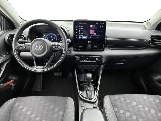 Toyota YARIS 1.5 Hybrid 115 Dynamic Comfort Pack | BTW voertuig | Dodehoek detectie | Stoel+stuurverwarming | Parkeersensoren voor+achter | Draadloze telefoonlader | Apple CarPlay/Android auto |