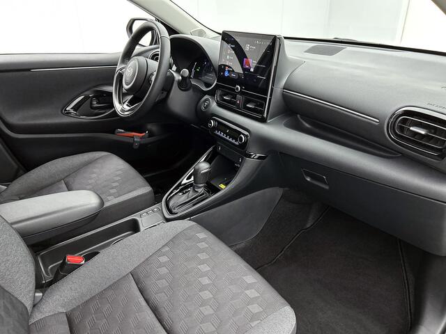 Toyota YARIS 1.5 Hybrid 115 Dynamic Comfort Pack | BTW voertuig | Dodehoek detectie | Stoel+stuurverwarming | Parkeersensoren voor+achter | Draadloze telefoonlader | Apple CarPlay/Android auto |