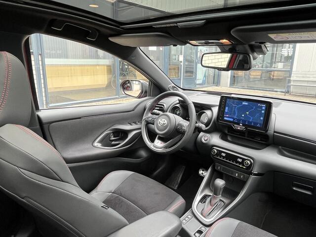 Toyota YARIS 1.5 Hybrid GR Sport | Voll.Historie/Camera/Navi/Pano.Dak/Head-Up/Leder-Alcantara/Clima/Adapt.Cruise/Apple CarPlay-Android Auto