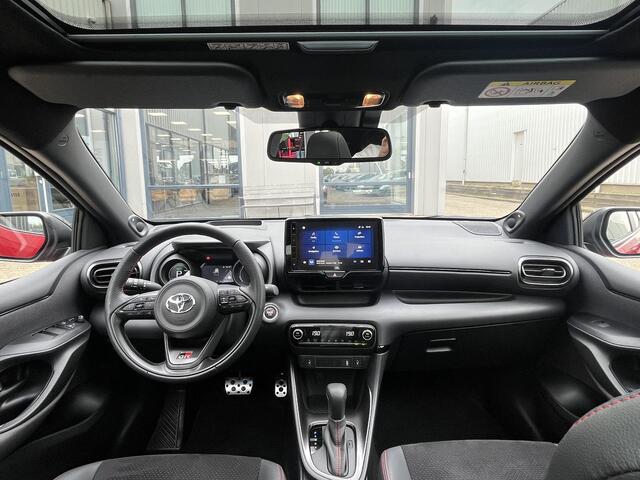Toyota YARIS 1.5 Hybrid GR Sport | Voll.Historie/Camera/Navi/Pano.Dak/Head-Up/Leder-Alcantara/Clima/Adapt.Cruise/Apple CarPlay-Android Auto