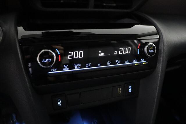 Toyota YARIS Cross 1.5 Hybrid Executive | Trekhaak | Panoramadak | Stoel/Stuurverwarming | Apple Carplay/Android Auto | JBL Audio |