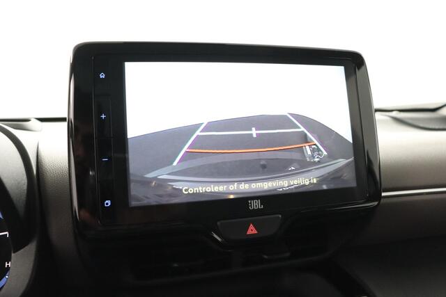 Toyota YARIS Cross 1.5 Hybrid Executive | Trekhaak | Panoramadak | Stoel/Stuurverwarming | Apple Carplay/Android Auto | JBL Audio |