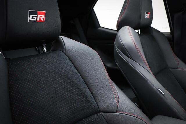 Toyota YARIS 1.5 Hybrid GR Sport | PREMIUM PACK | PANORAMADAK | HEAD UP | STUURVERWARMING