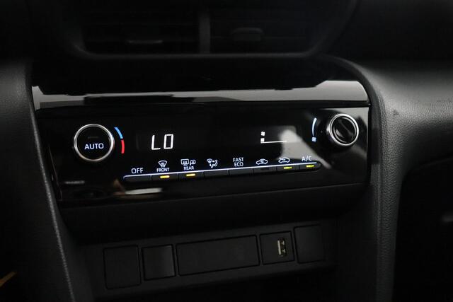 Toyota YARIS Cross 1.5 Hybrid Active Limited | Apple Carplay/Android Auto | Parkeercamera | Inklapbare Buitenspiegels | Lichtmetalen-Velgen |