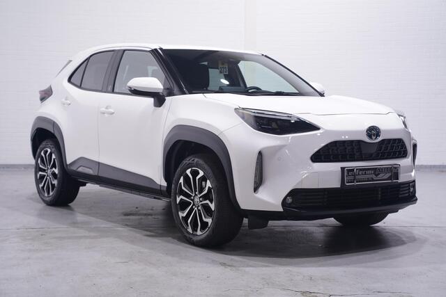 Toyota YARIS Cross 1.5 Hybrid Dynamic team Deutschland Navigatie APPLE-carplay camera DAB-ontvangst PDC v+a stoel/stuurverwarming bleutooth led-verlichting grootlicht-assist lane-assist private-glas 17"-lmv