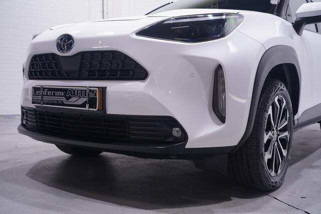 Toyota YARIS Cross 1.5 Hybrid Dynamic team Deutschland Navigatie APPLE-carplay camera DAB-ontvangst PDC v+a stoel/stuurverwarming bleutooth led-verlichting grootlicht-assist lane-assist private-glas 17"-lmv