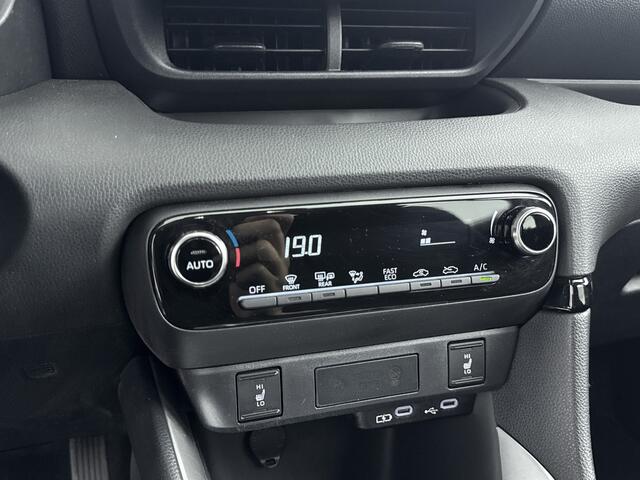 Toyota YARIS 1.5 Hybrid 115 Active Luxury | Stoelverwarming | Parkeersensoren | Apple Carplay-Android Auto |