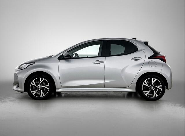 Toyota YARIS 1.5 Hybrid 115 First Edition Comfort Pack | BTW voertuig | Dodehoek detectie | Stoel+stuurverwarming | Parkeersensoren voor+achter | Draadloze telefoonlader | Cruise Control Adaptive | Apple CarPlay/Android Auto |