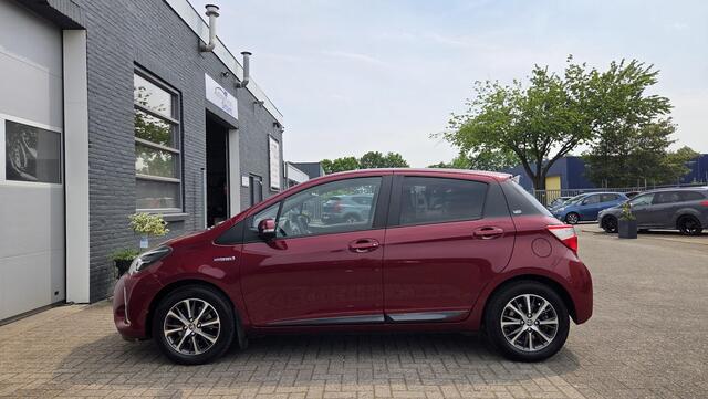 Toyota YARIS 1.5 Hybrid Y20 | BLUETOOTH | DEALER ONDERHOUDEN | LAVA RED