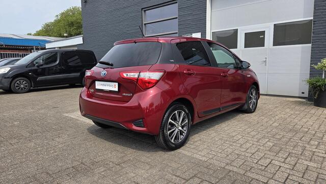Toyota YARIS 1.5 Hybrid Y20 | BLUETOOTH | DEALER ONDERHOUDEN | LAVA RED