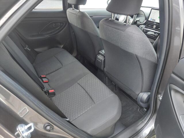 Toyota YARIS Cross 1.5 Hybrid 115 Dynamic Hoge instap, adaptieve cruise controle, trekhaak