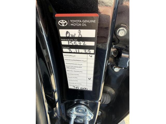 Toyota YARIS Cross 1.5 Hybrid 115 Dynamic / Dealer onderhouden / 10 jaar garantie mogelijk / Comfort Pack / Navigatie d.m.v. Apple Carplay/Android Auto / Stuur-, stoel- en voorruitverwarming / Climate Control / 17" LM wielen /