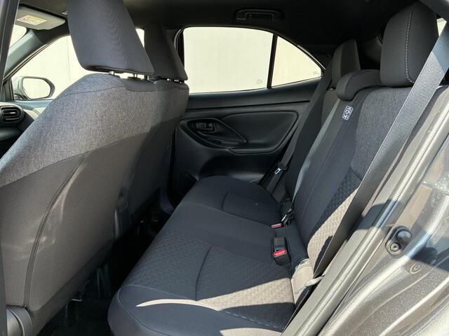 Toyota YARIS Cross 1.5 Hybrid 115 Dynamic / Dealer onderhouden / 10 jaar garantie mogelijk / Comfort Pack / Navigatie d.m.v. Apple Carplay/Android Auto / Stuur-, stoel- en voorruitverwarming / Climate Control / 17" LM wielen /