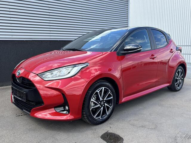 Toyota YARIS 1.5 Hybrid Dynamic edition Bi-tone zwart dak, leder, LED, Smart Key, Lichtmetalen velgen, Privacy glass, draadloze telefoonlader, elektr. buitenspiegels, navigatie Apple CarPlay/Android Auto
