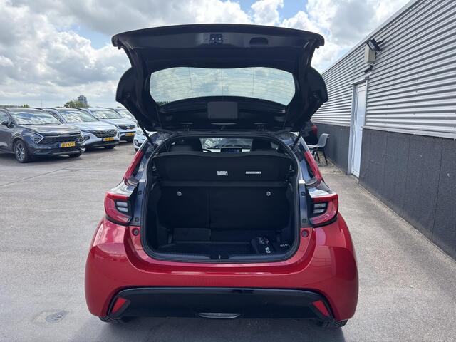 Toyota YARIS 1.5 Hybrid Dynamic edition Bi-tone zwart dak, leder, LED, Smart Key, Lichtmetalen velgen, Privacy glass, draadloze telefoonlader, elektr. buitenspiegels, navigatie Apple CarPlay/Android Auto