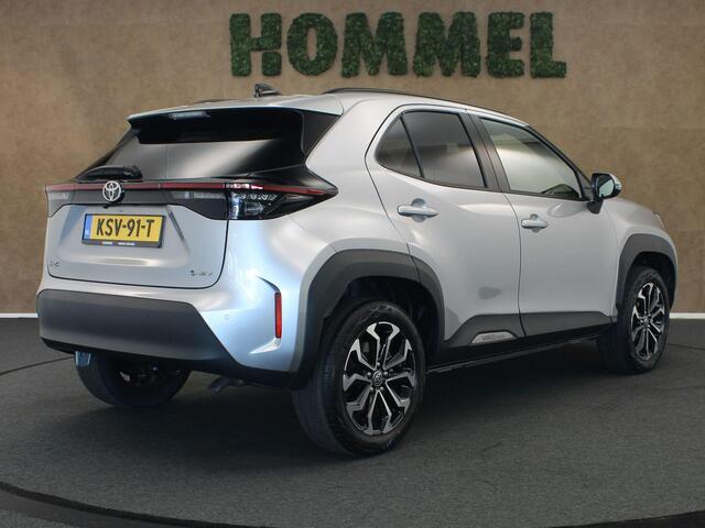 Toyota YARIS Cross 1.5 Hybrid 130 Dynamic - DODEHOEK DETECTIE - DIRECT UIT VOORRAAD LEVERBAAR - PARKEERSENSOREN VOOR EN ACHTER - STOEL & STUUR VERWARMING - DRAADLOZE TELEFOONLADER - KEYLESS ENRTY & START - BESTUURDERS EN BIJRIJDERSSTOEL IN HOOGTE VERSTELBAAR