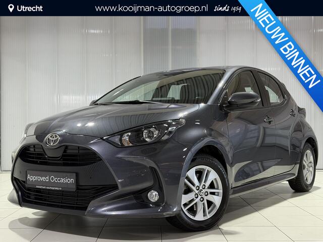 Toyota YARIS 1.5 Hybrid 115 Business Stoel/stuurwielverwarming , Parkeersensoren voor en achter , Camera , All Season banden met lm velgen , BTW auto