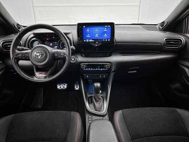 Toyota YARIS 1.5 Hybrid GR Sport | JBL | Dodehoek detectie | Stoelverwarming | Draadloze telefoonlader | Navigatie | Apple CarPlay/Android Auto | Climate Control | Cruise Control Adaptive |