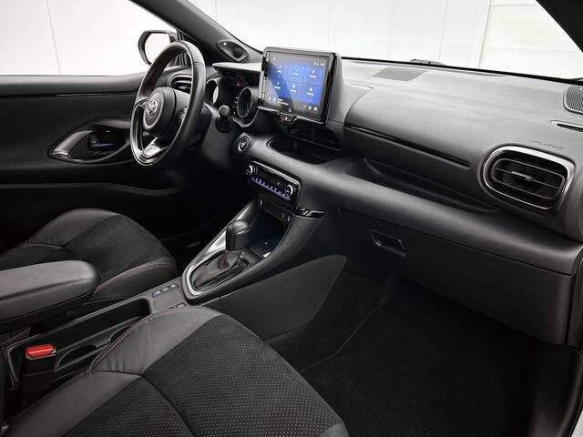 Toyota YARIS 1.5 Hybrid GR Sport | JBL | Dodehoek detectie | Stoelverwarming | Draadloze telefoonlader | Navigatie | Apple CarPlay/Android Auto | Climate Control | Cruise Control Adaptive |