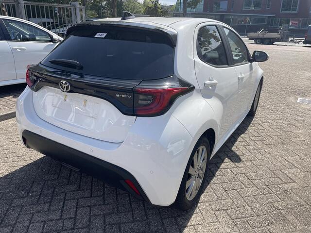 Toyota YARIS 1.5 Hybrid 115 Dynamic | Stuur & Stoel Verwarming | Parkeersensoren | Adaptieve Cruise Control | BSM