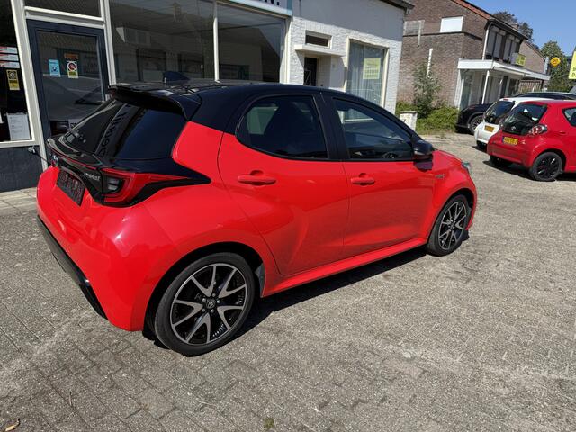 Toyota YARIS 1.5 Hybrid Executive bi-tone Keyless entry + starten, Telefoonverbinding