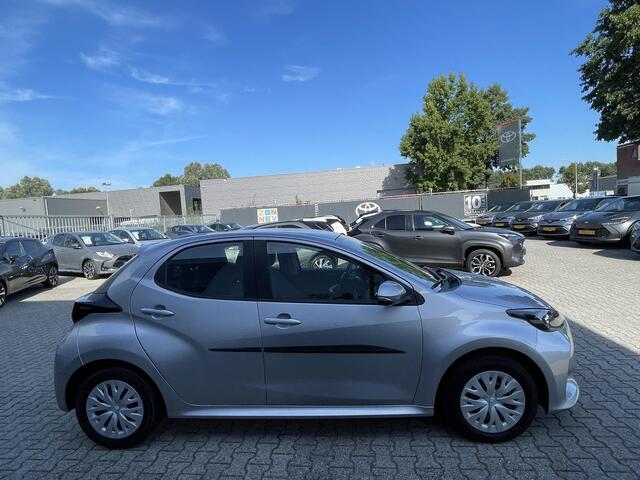 Toyota YARIS 1.5 VVT-i Active All seasonbanden