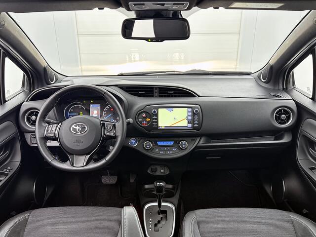 Toyota YARIS 1.5 Hybrid Executive Bi-Tone | Dealer onderhouden | Panoramadak | Navigatie | Climate Control | Elektrisch verstel/inklapbare spiegels | Elektrische ramen voor+achter | Cruise Control |