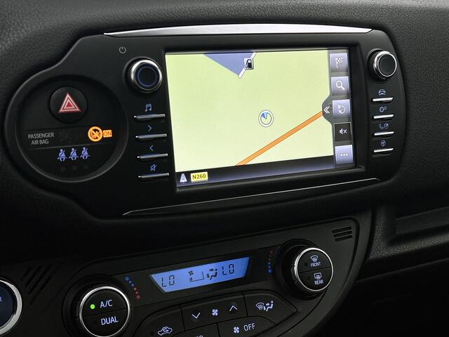 Toyota YARIS 1.5 Hybrid Executive Bi-Tone | Dealer onderhouden | Panoramadak | Navigatie | Climate Control | Elektrisch verstel/inklapbare spiegels | Elektrische ramen voor+achter | Cruise Control |