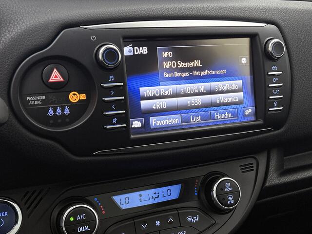 Toyota YARIS 1.5 Hybrid Executive Bi-Tone | Dealer onderhouden | Panoramadak | Navigatie | Climate Control | Elektrisch verstel/inklapbare spiegels | Elektrische ramen voor+achter | Cruise Control |