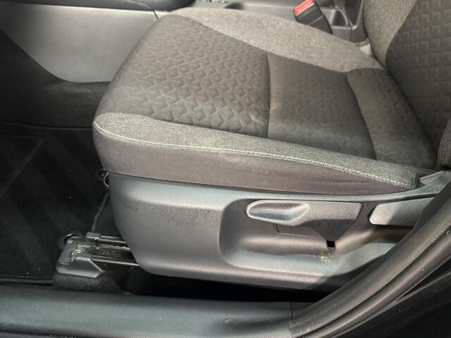 Toyota YARIS Cross 1.5 Hybrid Dynamic Limited | Parkeersensoren voor - en achter | Dodehoek detectie | Apple Carplay |
