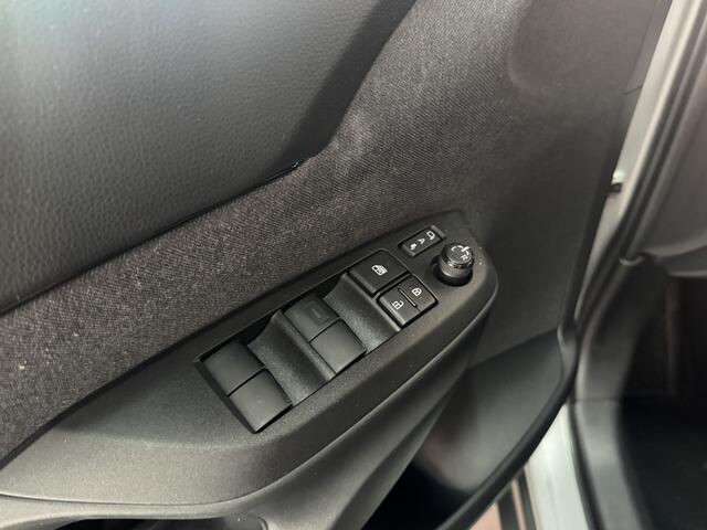 Toyota YARIS Cross 1.5 Hybrid Explore | Stoelverwarming | Parkeersensoren voor & achter | CarPlay |
