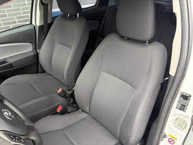 Toyota YARIS 1.5 Hybrid Aspiration, climate control, navi