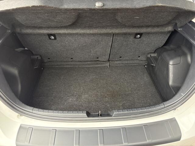 Toyota YARIS 1.5 Hybrid Aspiration, climate control, navi