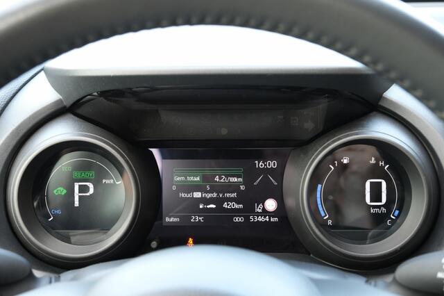 Toyota YARIS 1.5 Hybrid Dynamic Automaat | Apple Carplay / Android auto | 16" lichtmetalen velgen 'machined' | 7" digital dashboard 'binocular' | Smart Entry met startknop | Elektrische ramen achter | Portierinl