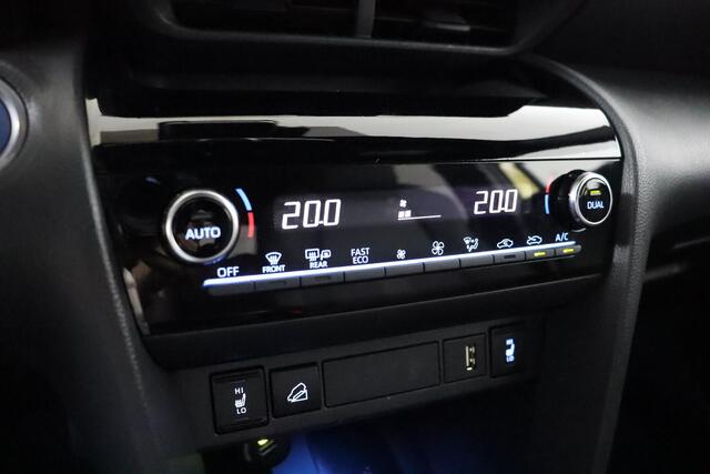 Toyota YARIS Cross 1.5 Hybrid Adventure 4x4 | All-Wheel drive | Parkeer sensoren | Stoelverwarming | JBL Audio |