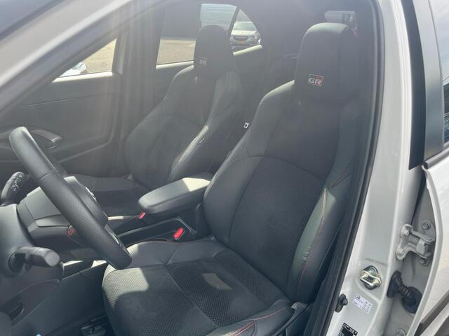 Toyota YARIS Cross 1.5 Hybrid GR Sport | Pano | 4Seasons | Camera | PDC | ACC | Navi