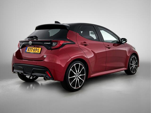 Toyota YARIS 1.5 Hybrid GR Sport | Head-Up Display | Stoel+Stuurverwarming | Dodehoek detectie | Parkeersensoren voor+achter | Navigatie | Apple CarPlay/Android Auto | Cruise Control Adaptive |