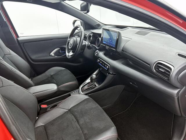 Toyota YARIS 1.5 Hybrid GR Sport | Head-Up Display | Stoel+Stuurverwarming | Dodehoek detectie | Parkeersensoren voor+achter | Navigatie | Apple CarPlay/Android Auto | Cruise Control Adaptive |