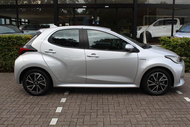 Toyota YARIS 1.5 Hybrid Dynamic | Rijklaar | Afn. Trekhaak | Apple/Android | Navi | DAB+ | Keyless | Allseason banden