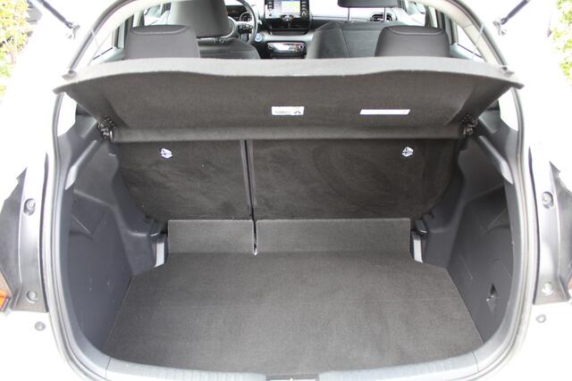 Toyota YARIS 1.5 Hybrid Dynamic | Rijklaar | Afn. Trekhaak | Apple/Android | Navi | DAB+ | Keyless | Allseason banden