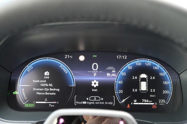 Toyota YARIS Cross 1.5 Hybrid 130 Executive Automaat | Premium Pack | Combimeter, 10" Head-up Display (HUD) | JBL® Premium Sound System met 8 speakers | LED Matrix koplampen met Adaptive High Beam System (AHS) en automa